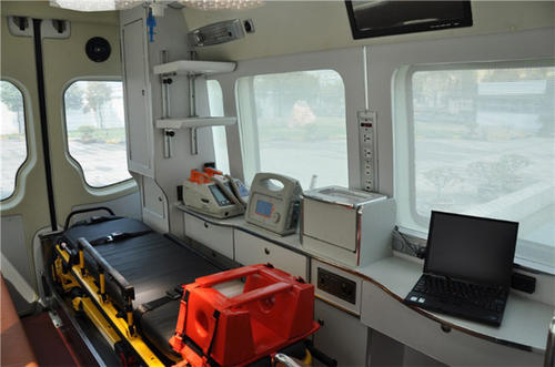 扶沟县救护车内部